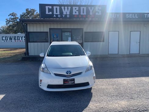 Used 2014 Toyota Prius V Five image 7