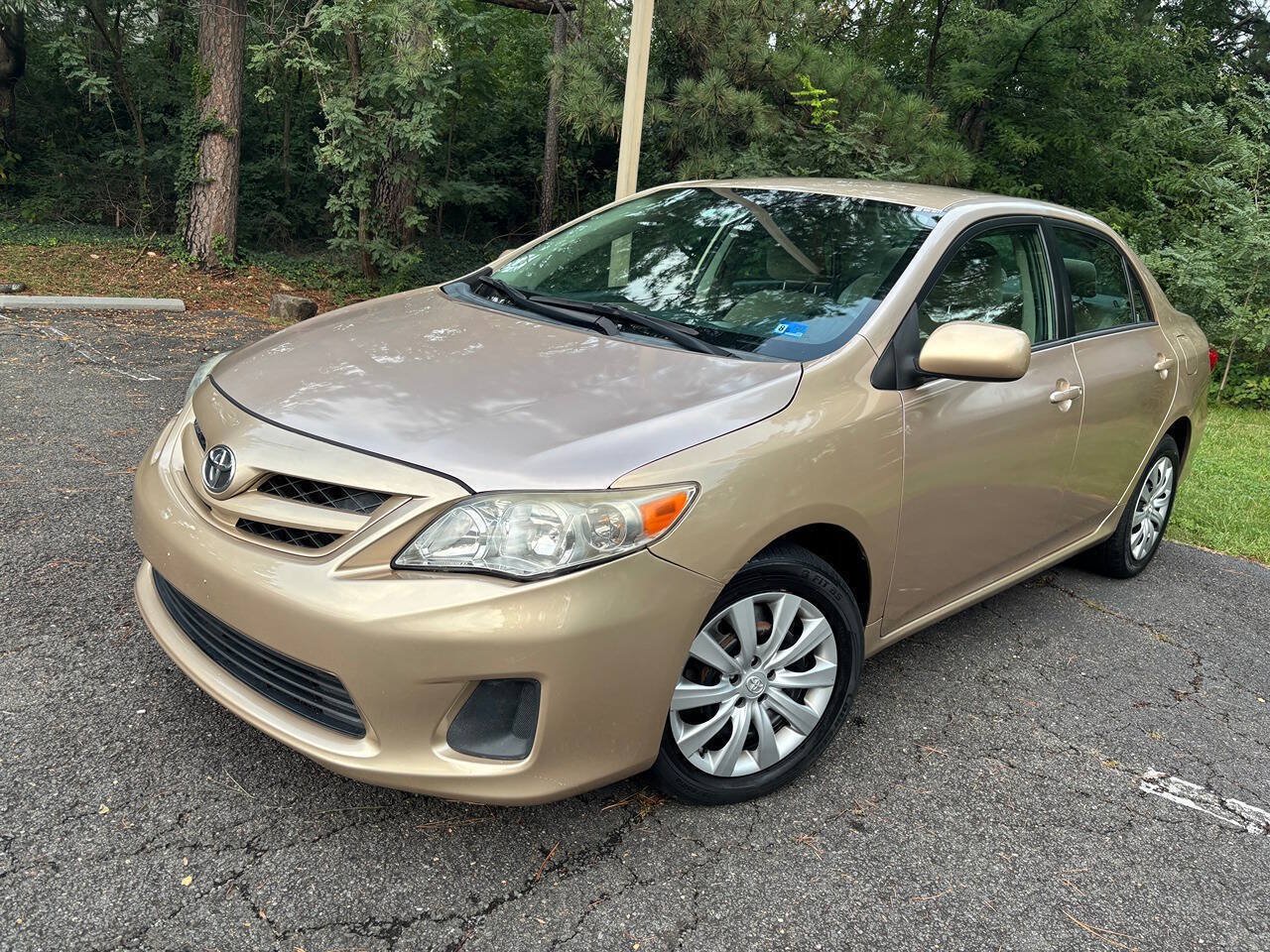 Used 2012 Toyota Corolla LE FWD image 1