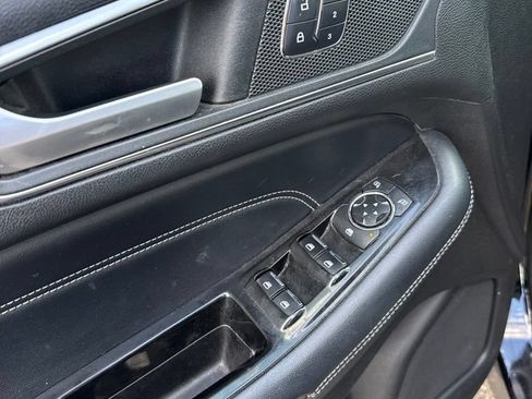 Used 2018 Ford Edge Titanium w/ Equipment Group 301A FWD image 9
