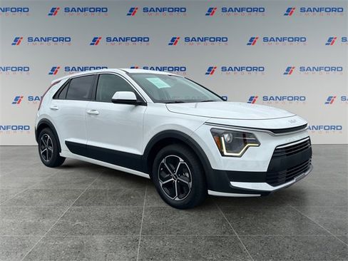 Used 2023 Kia Niro LX image 7