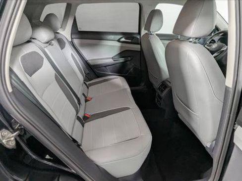 Used 2022 Volkswagen Taos SE FWD image 19