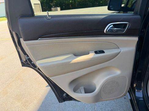 Used 2015 Jeep Grand Cherokee Overland AWD/4WD image 35