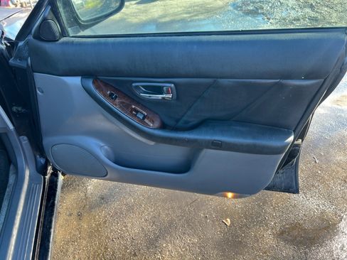 Used 2000 Subaru Outback Limited image 17