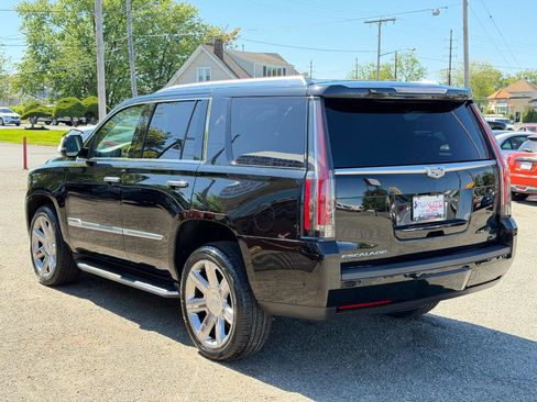 Used 2018 Cadillac Escalade Luxury AWD/4WD image 6