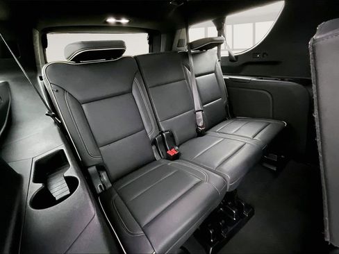 Used 2024 Chevrolet Suburban Premier image 26