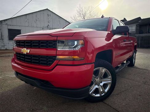 Used 2018 Chevrolet Silverado 1500 Custom w/ Trailering Package image 1