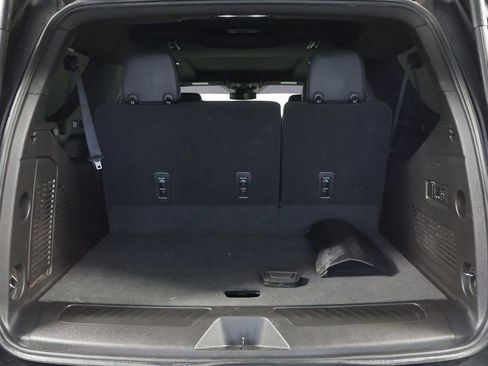 Used 2023 Chevrolet Suburban LT w/ LT Signature Package RWD image 13