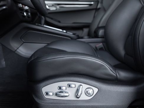 Certified 2026 Porsche Macan AWD/4WD image 22