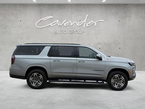 Used 2025 Chevrolet Suburban Z71 AWD/4WD image 17