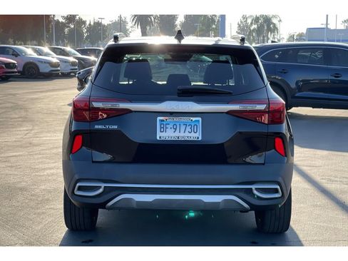 Used 2022 Kia Seltos SX w/ Sunroof Package image 4