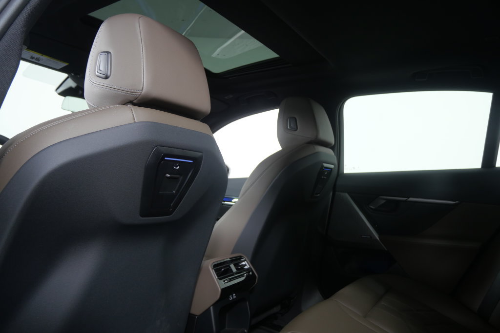 Used 2024 BMW i5 eDrive40i w/ Premium Package RWD image 17
