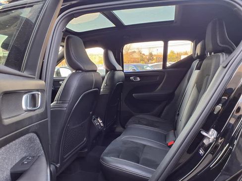 Used 2019 Volvo XC40 T5 R-Design image 16