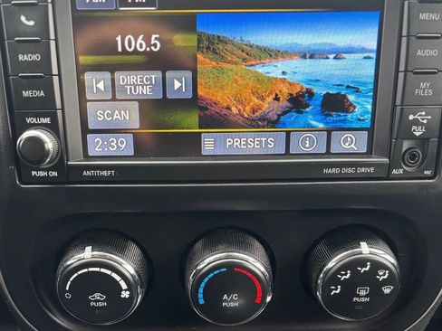 Used 2014 Jeep Compass Latitude image 18