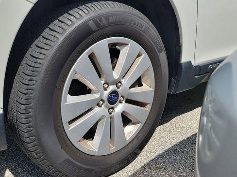Used 2017 Subaru Outback 2.5i Premium AWD/4WD image 4
