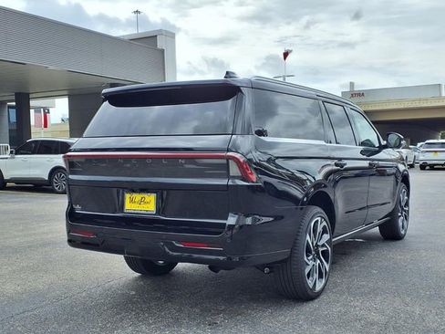 New 2026 Lincoln Navigator L Reserve AWD/4WD image 2