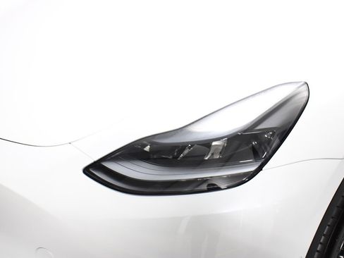 Used 2022 Tesla Model Y Long Range image 63