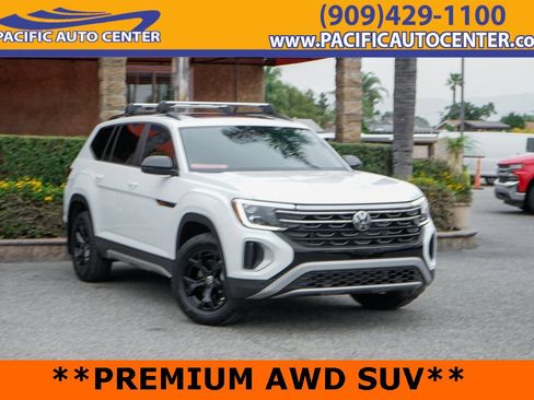 Used 2025 Volkswagen Atlas Peak Edition SE image 1