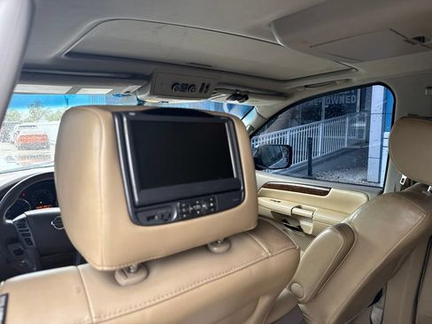 Used 2013 Nissan Armada Platinum RWD image 10