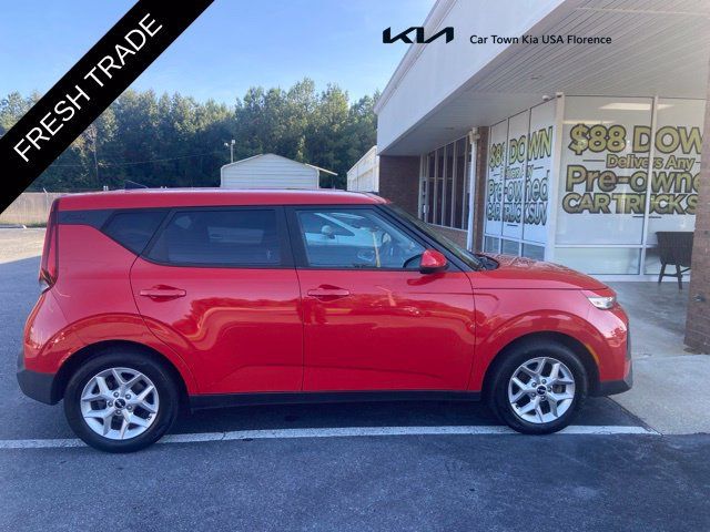 Certified 2022 Kia Soul LX w/ Technology Package FWD image 2