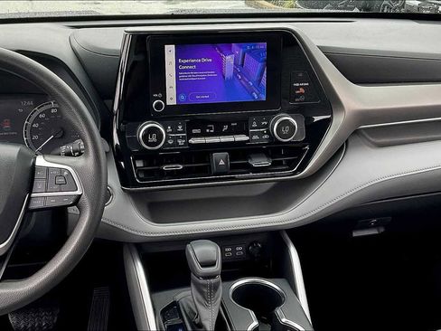 Used 2023 Toyota Highlander L image 6