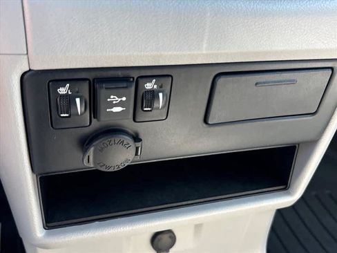 Used 2020 Toyota Sienna XLE w/ XLE Navigation Package FWD image 16