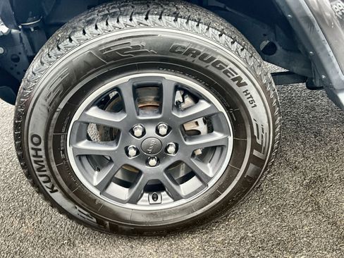 Used 2020 Jeep Gladiator Overland w/ Popular Equipment Package image 12