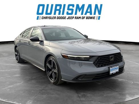 Used 2025 Honda Accord Sport image 1