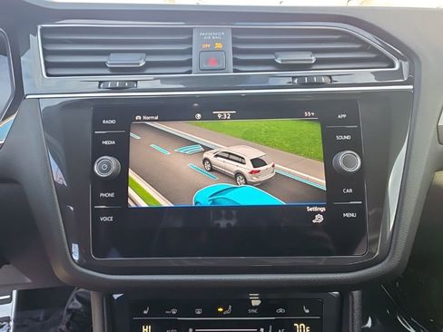 Certified 2024 Volkswagen Tiguan SE R-Line image 17