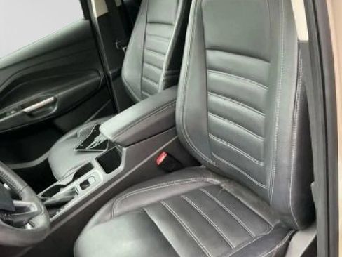 Used 2017 Ford Escape Titanium FWD image 3