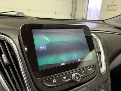 Used 2018 Chevrolet Malibu LT image 17