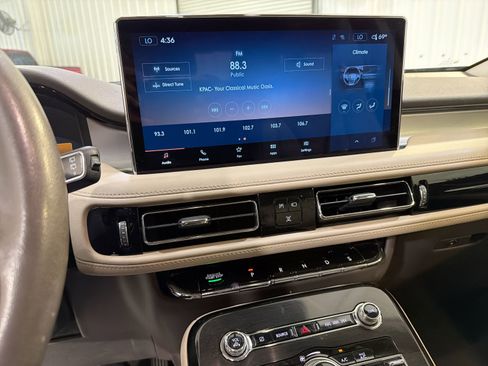 Used 2022 Lincoln Nautilus FWD image 17