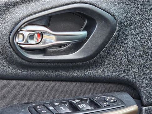 Used 2017 Jeep Cherokee Latitude image 7