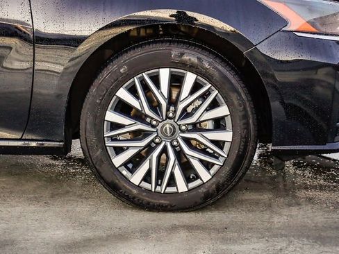 Used 2025 Nissan Altima 2.5 SV image 11