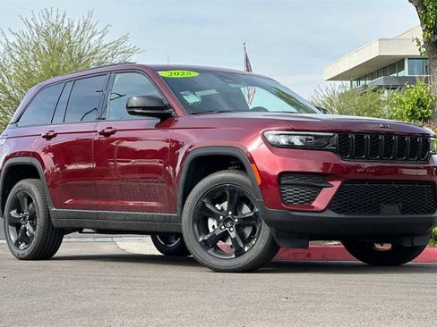 New 2025 Jeep Grand Cherokee Altitude image 2