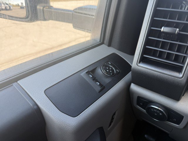 Used 2018 Ford F550 4x4 Regular Cab Super Duty image 27
