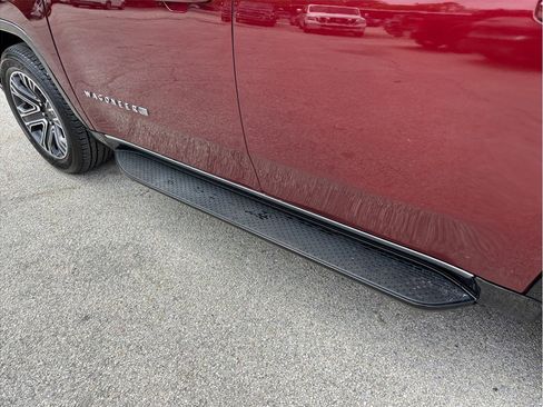 Used 2024 Jeep Wagoneer Series II w/ Flexible Seating Group image 18