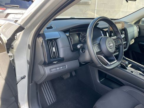 Used 2025 Nissan Pathfinder SV image 34