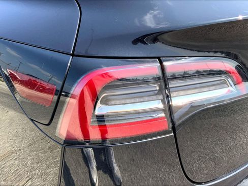 Used 2018 Tesla Model 3 Long Range RWD image 26