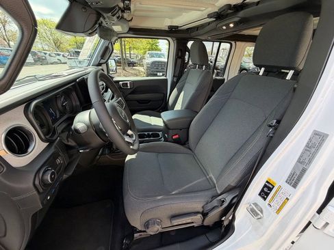 Certified 2025 Jeep Wrangler Unlimited Sahara AWD/4WD image 21