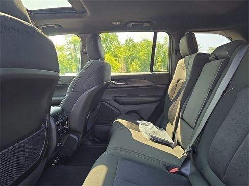 New 2025 Jeep Grand Cherokee Laredo X w/ Luxury Tech Group I image 24