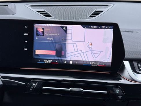 Used 2025 BMW X2 xDrive28i w/ Technology Package image 3