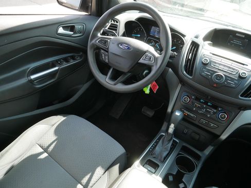 Used 2017 Ford Escape SE image 9