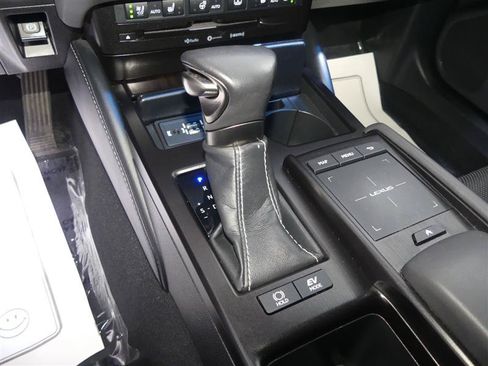 Used 2019 Lexus ES 300h w/ Accessory Package FWD image 40