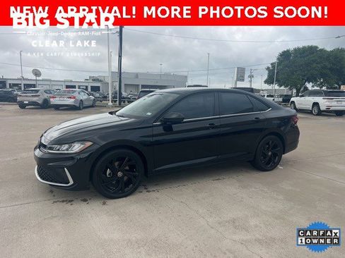 Used 2025 Volkswagen Jetta SE image 1