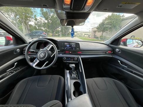 Used 2021 Hyundai Elantra SEL FWD image 13