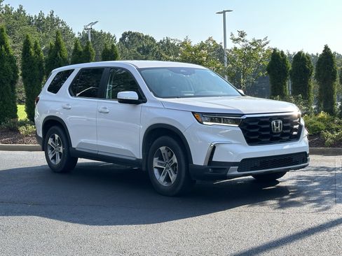 Used 2023 Honda Pilot EX-L image 2