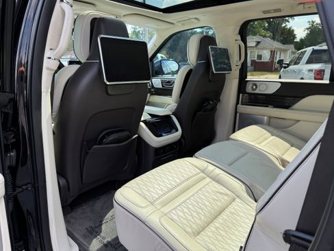 Used 2023 Lincoln Navigator L Black Label image 13