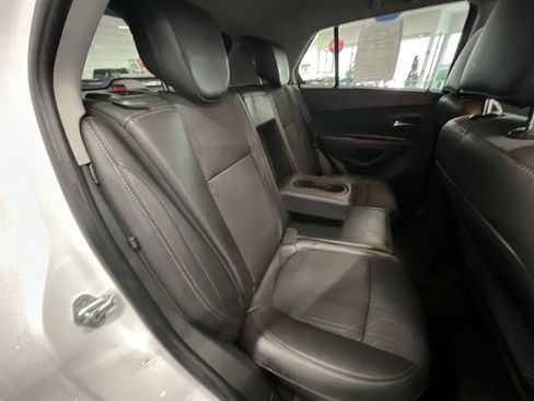 Used 2019 Chevrolet Trax LT w/ LT Convenience Package image 27