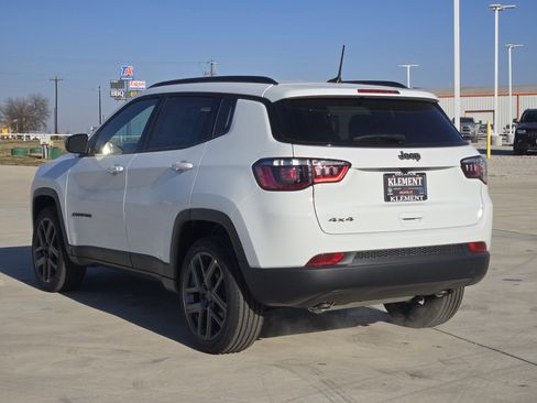 New 2026 Jeep Compass Latitude image 2