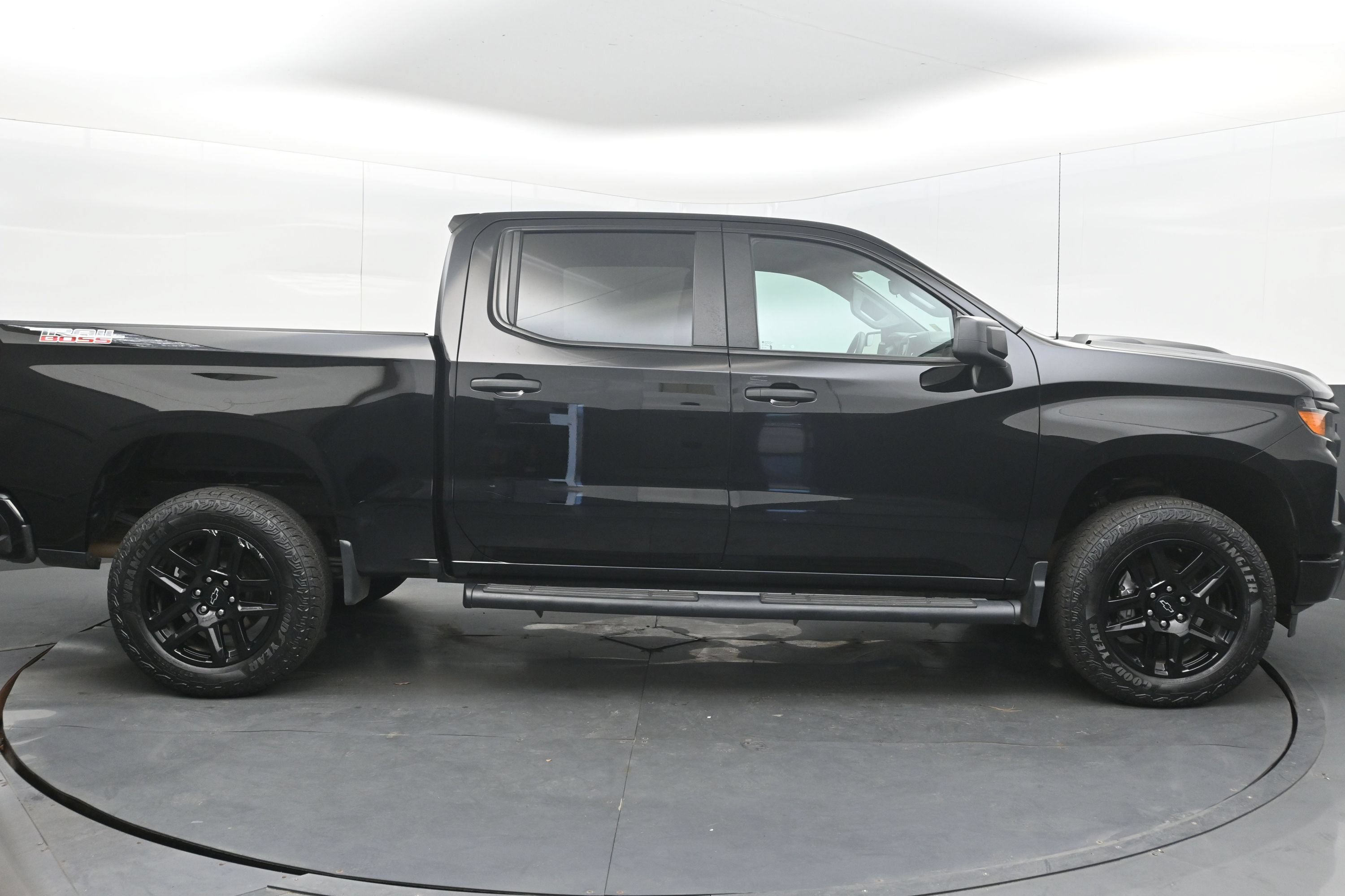 Used 2023 Chevrolet Silverado 1500 Custom Trail Boss w/ LPO, Dark Essentials Package AWD/4WD image 10